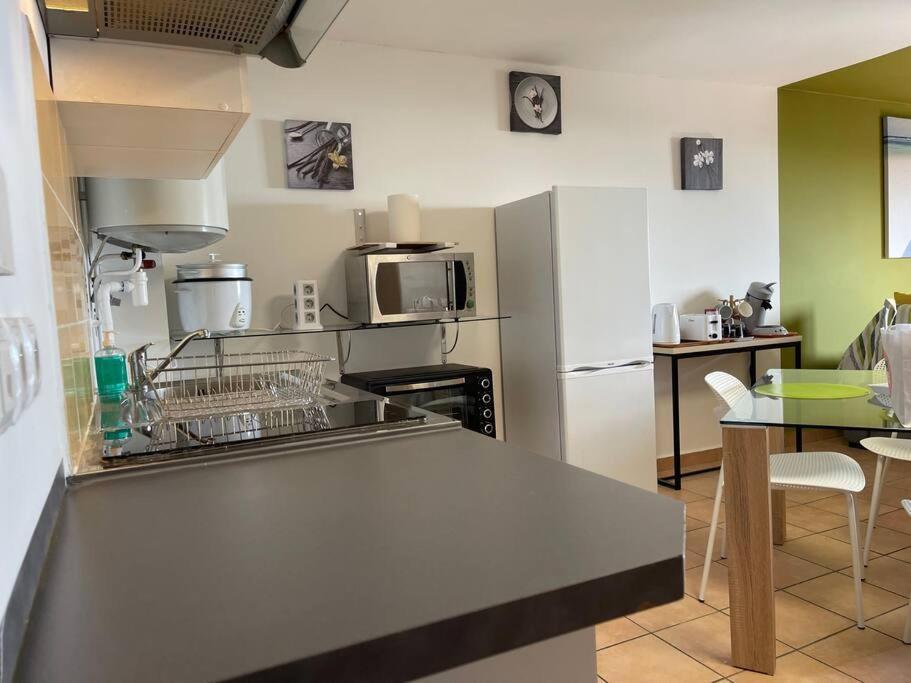 Immense Studio 51 Jusqu'A 4 Personnes Avec Vue Mer Saint-Denis Extérieur photo